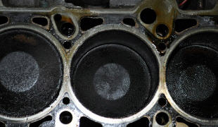 Проверяем зазор между поршнем и цилиндром в двигателе автомобиля